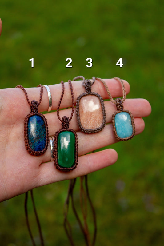 simple macrame necklace