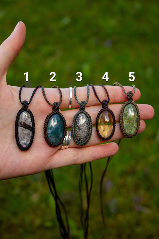 simple macrame necklace