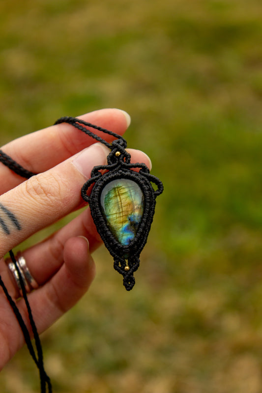 Labradorite • macrame necklace