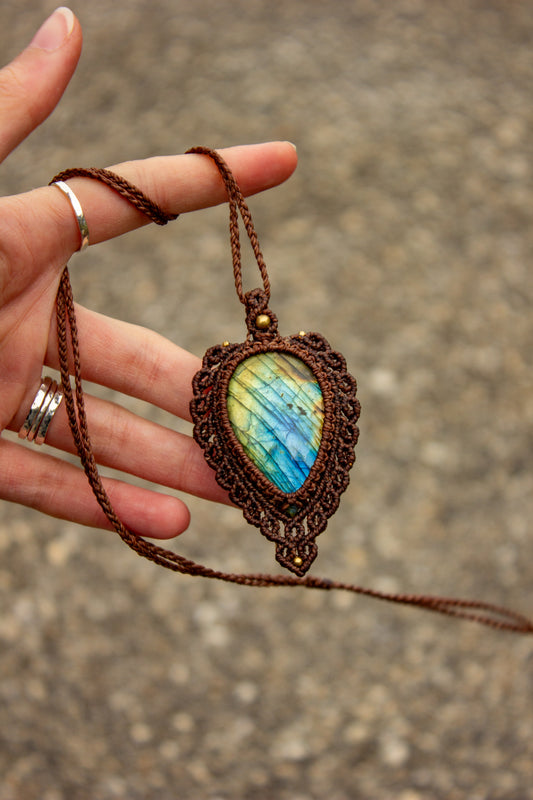 Labradorite • macrame necklace