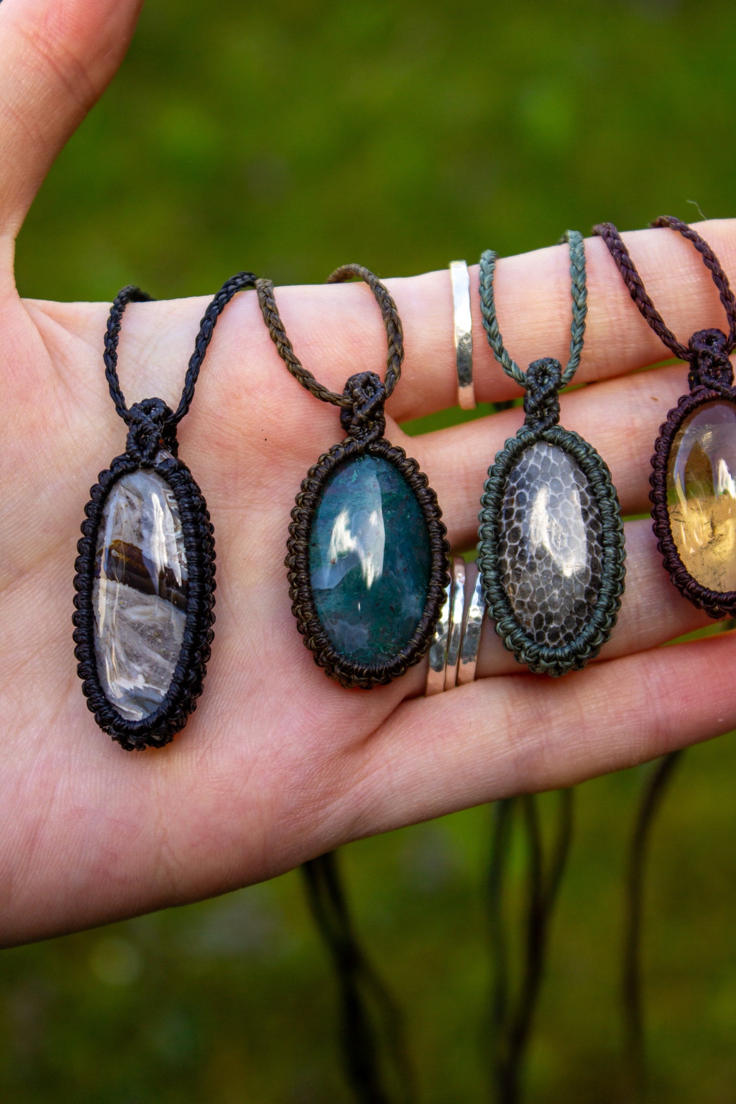simple macrame necklace