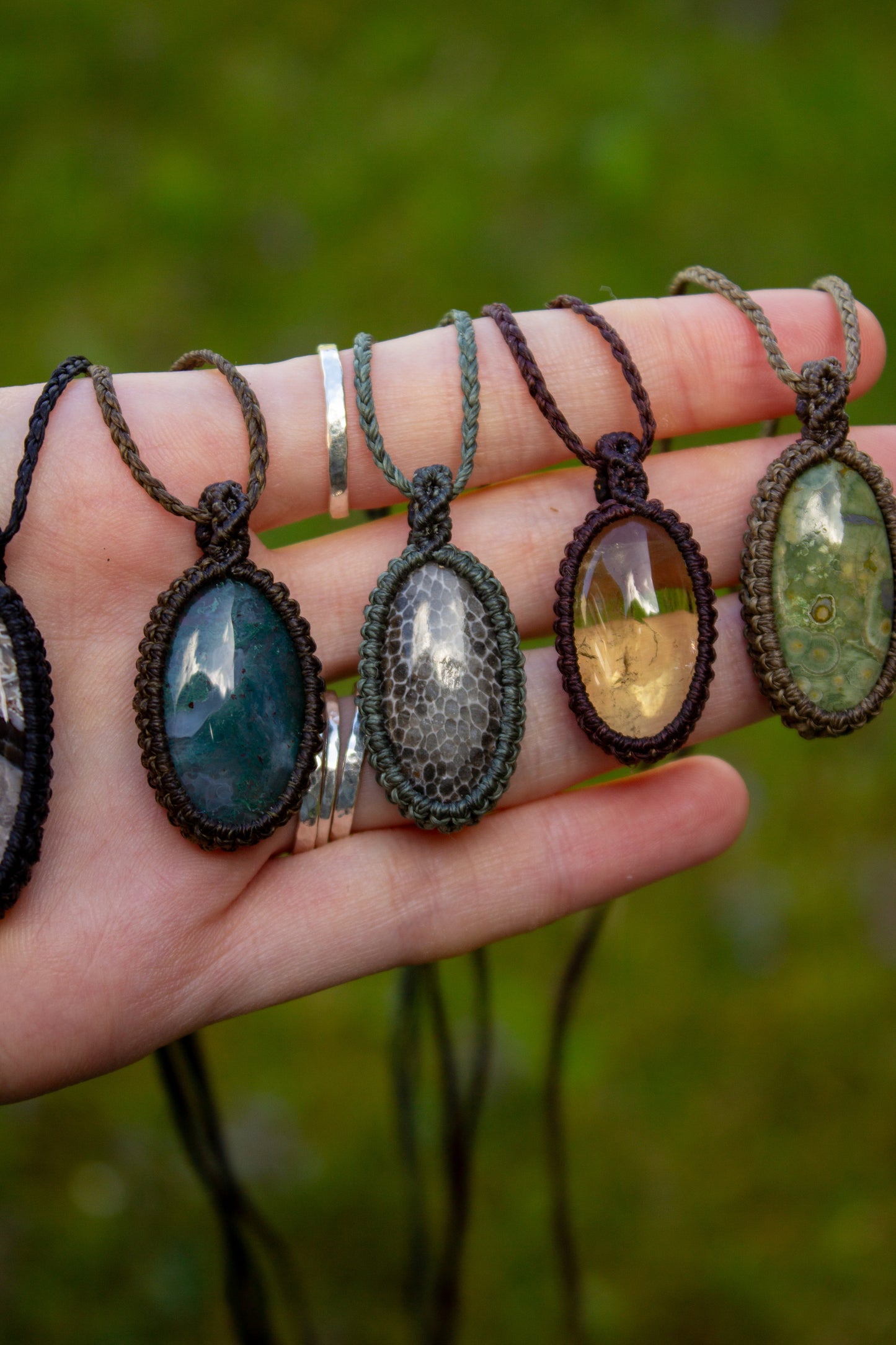 simple macrame necklace
