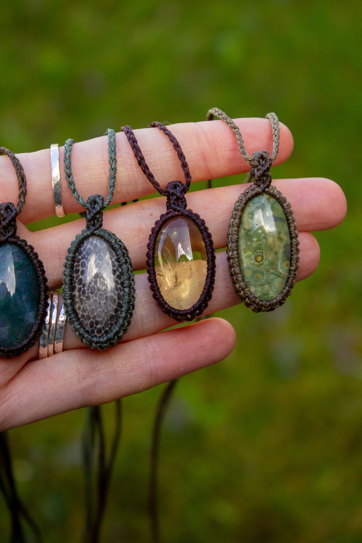 simple macrame necklace