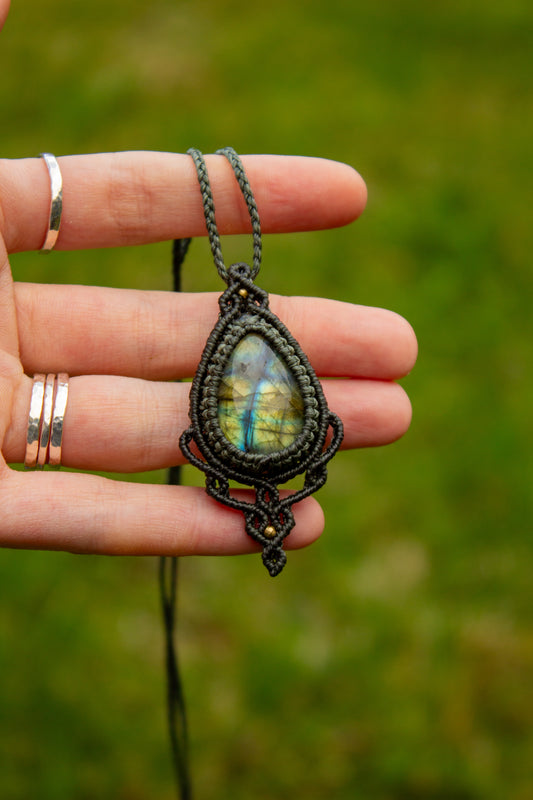 Labradorite • macrame necklace