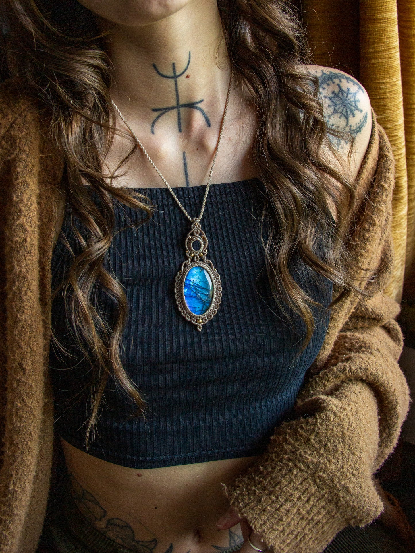 Kyanite & Labradorite macrame necklace