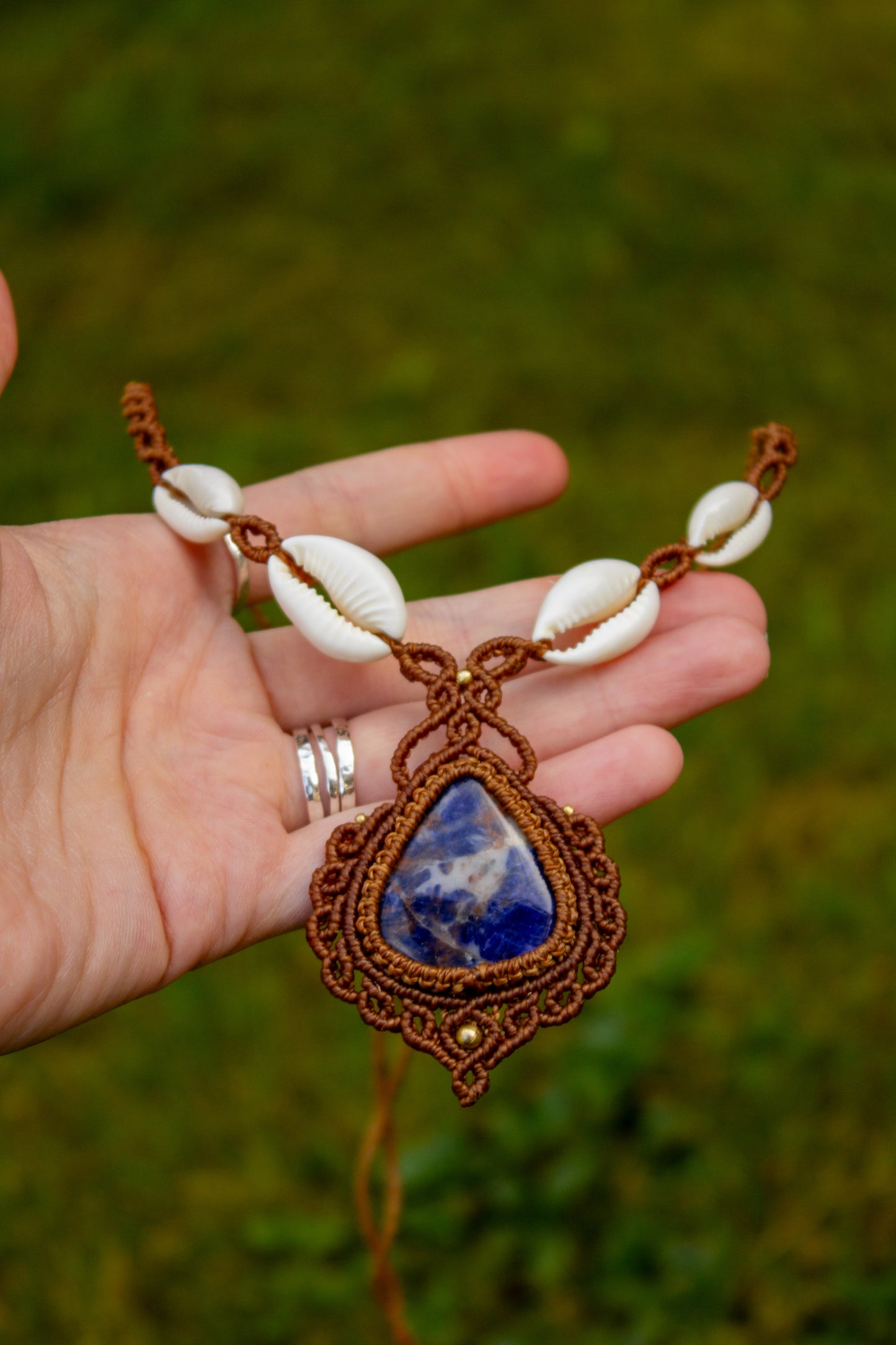 Sodalite & cowrie shells macrame necklace