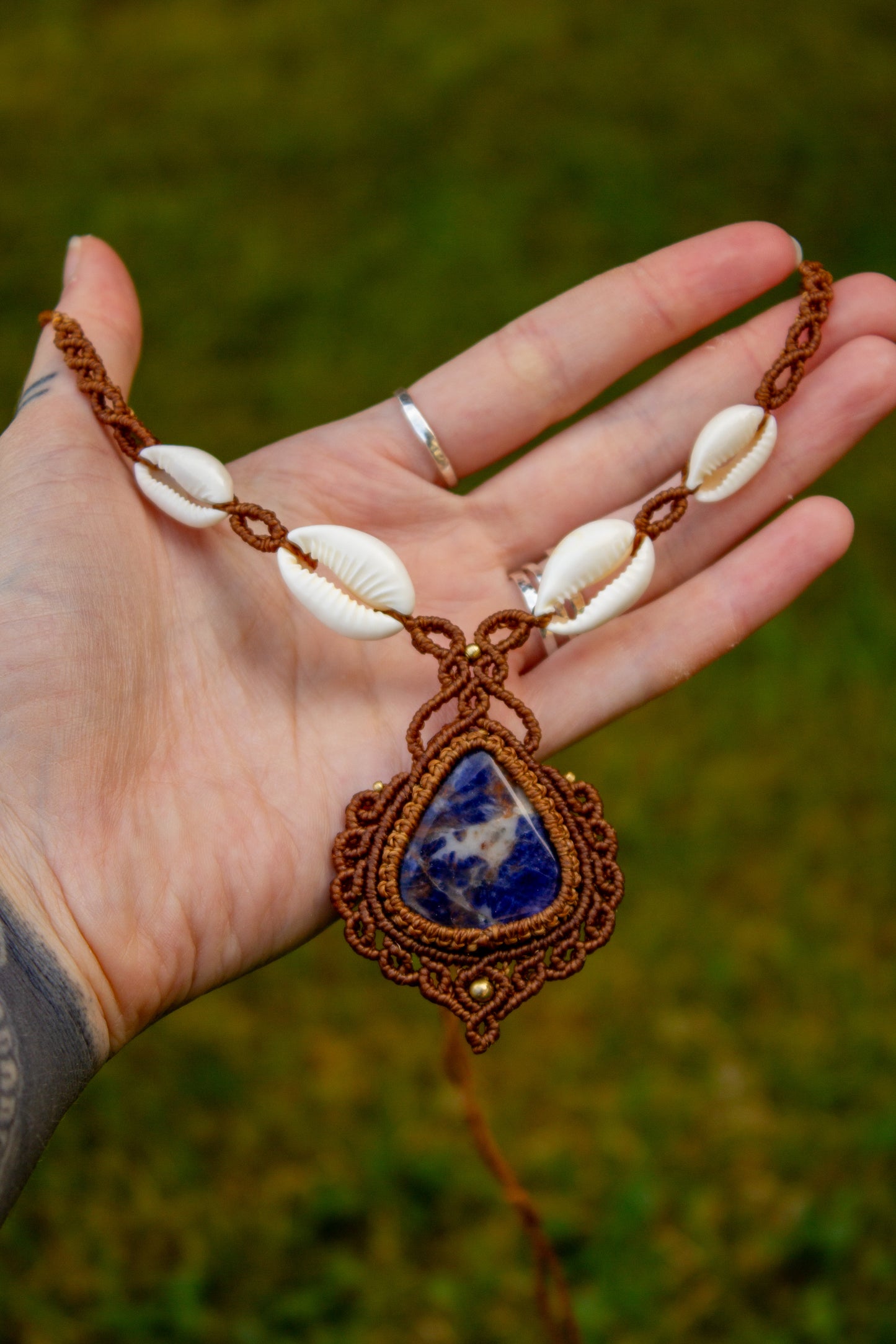 Sodalite & cowrie shells macrame necklace