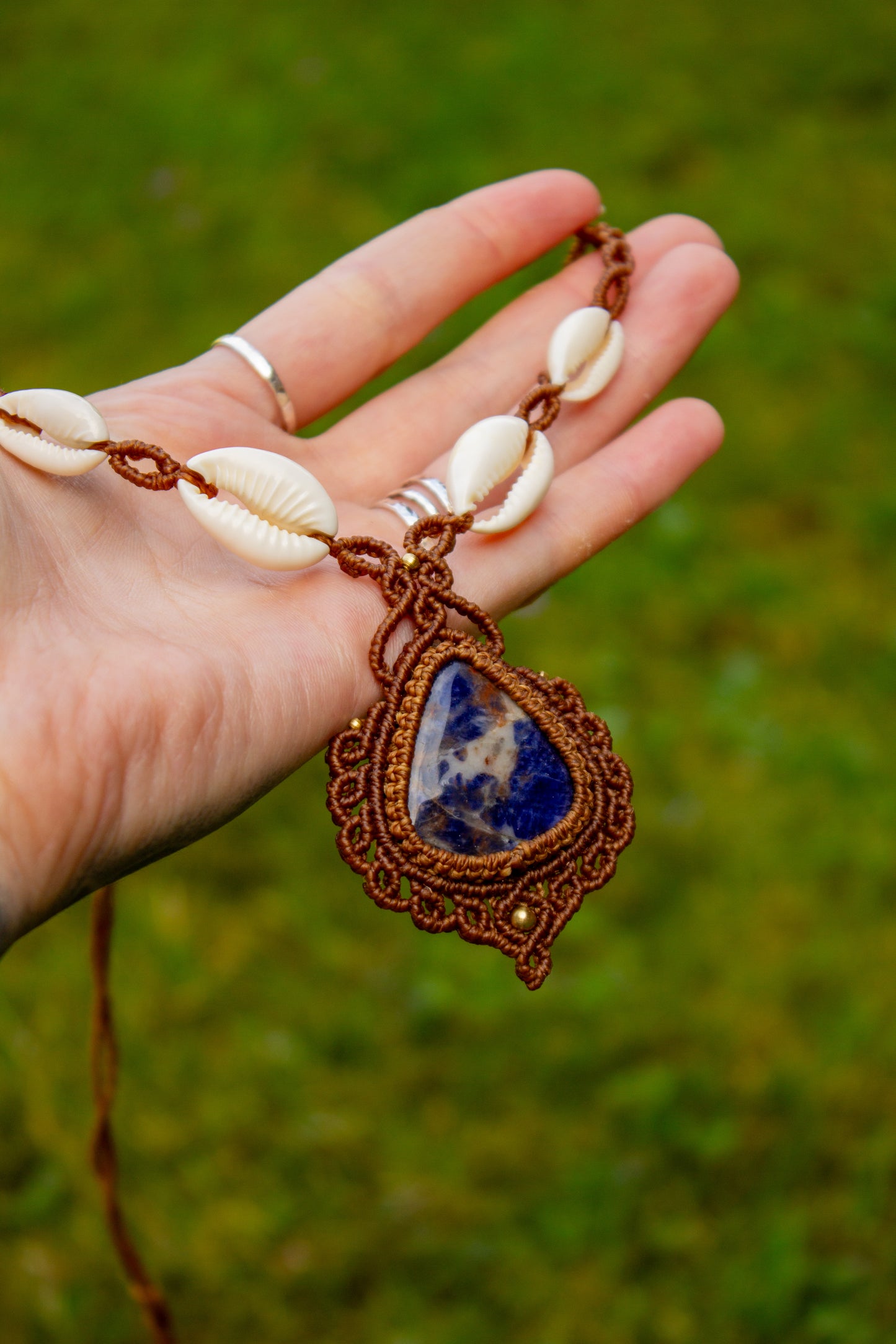 Sodalite & cowrie shells macrame necklace