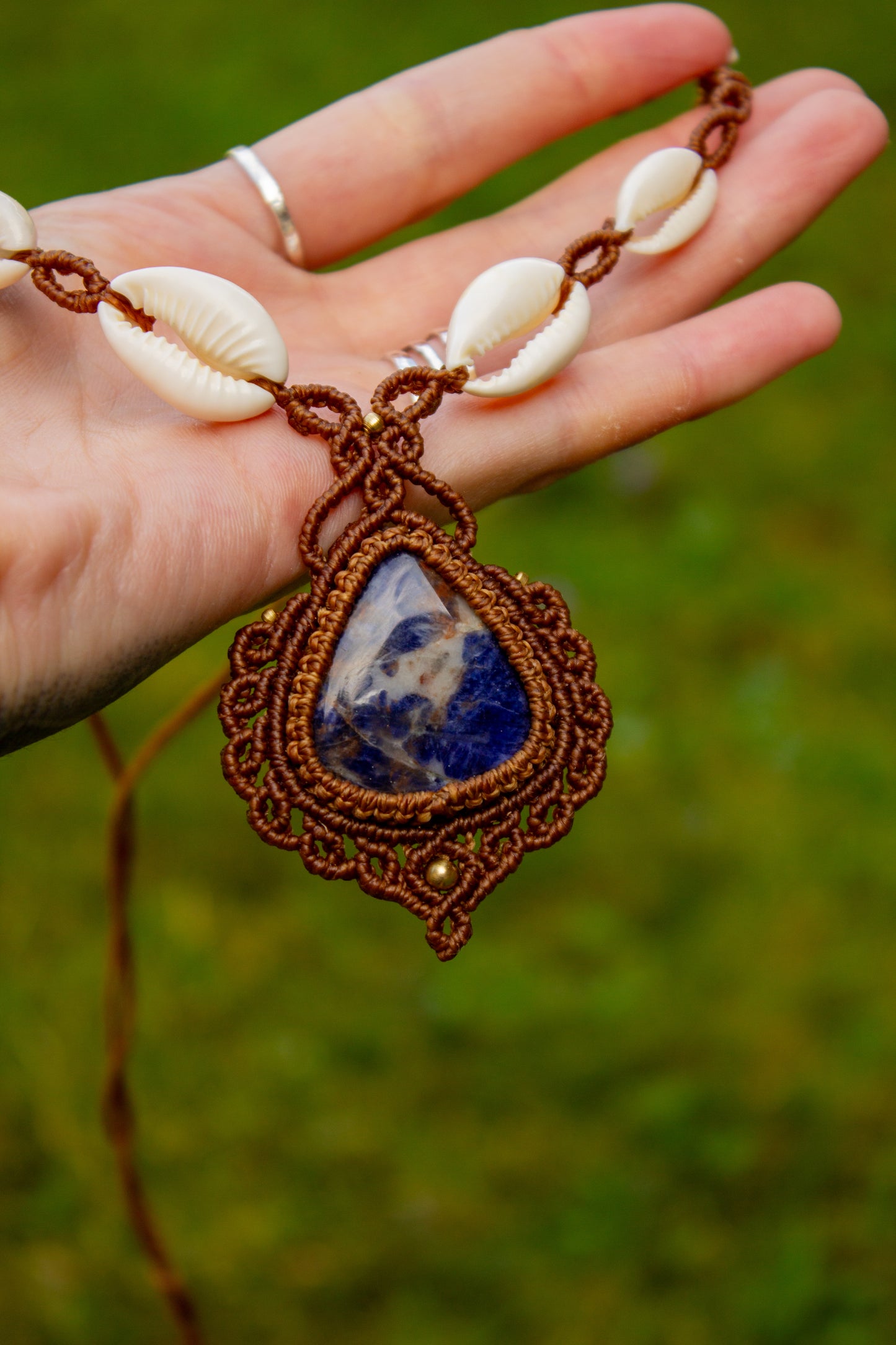 Sodalite & cowrie shells macrame necklace