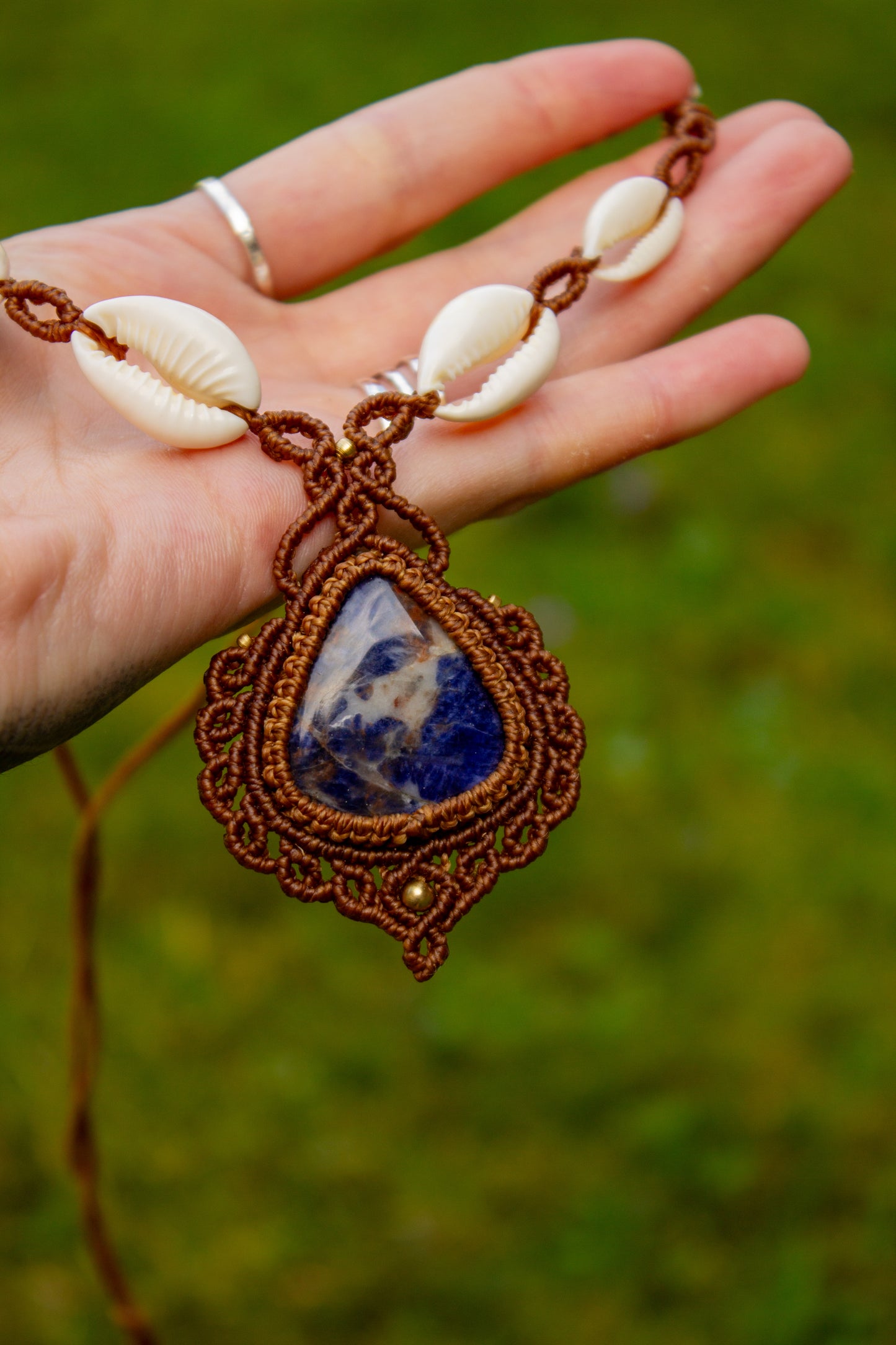 Sodalite & cowrie shells macrame necklace