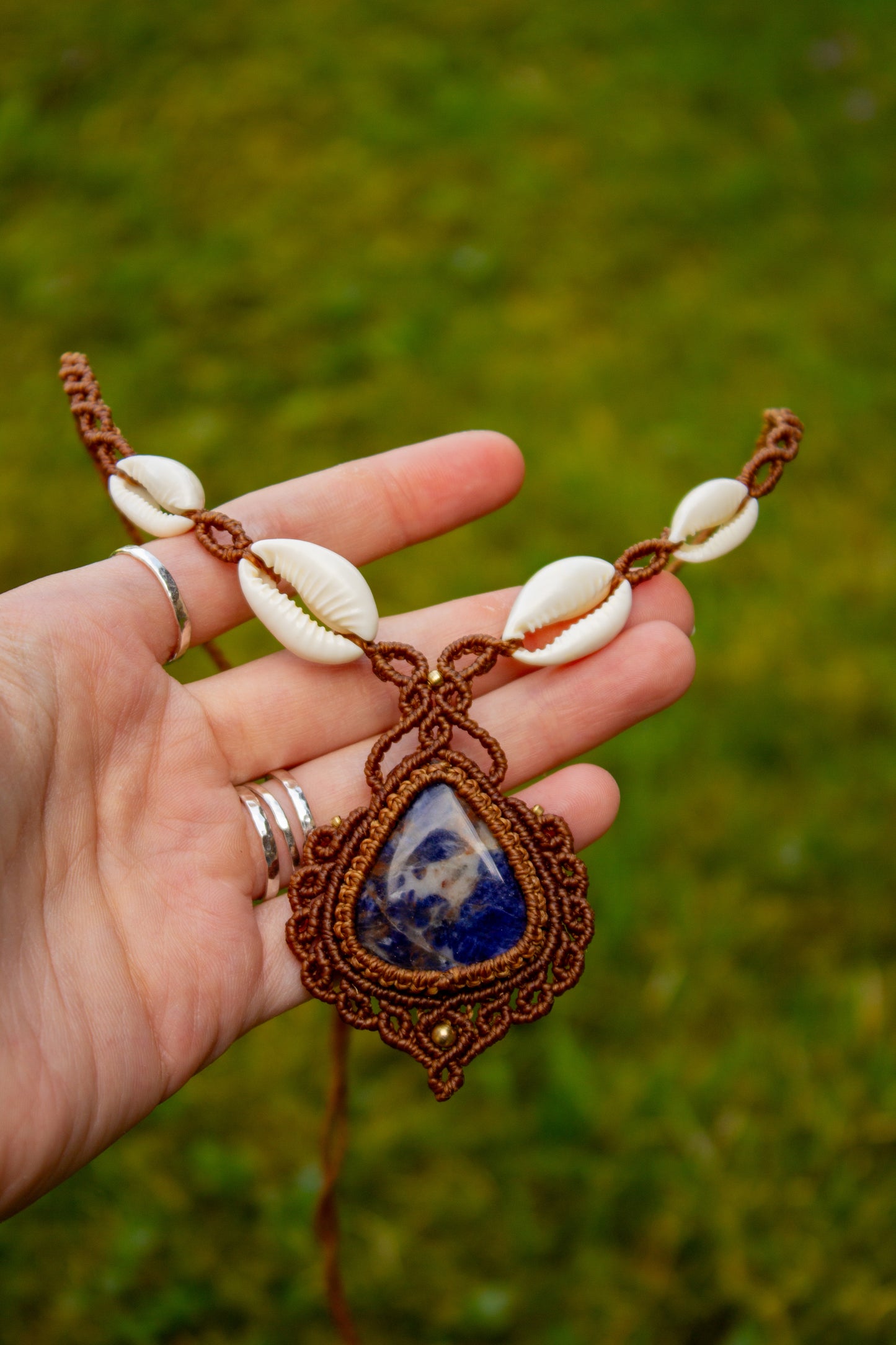 Sodalite & cowrie shells macrame necklace