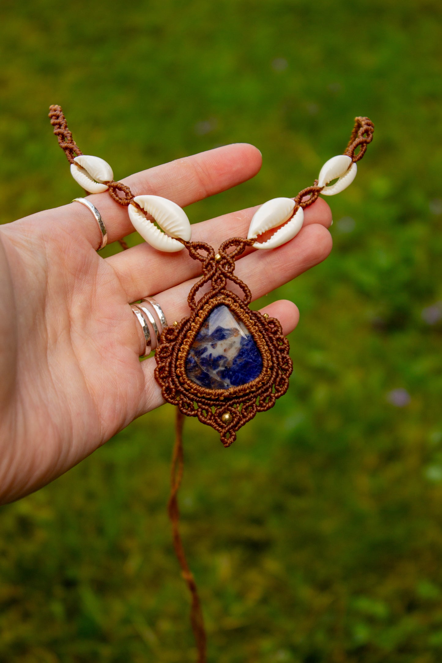 Sodalite & cowrie shells macrame necklace