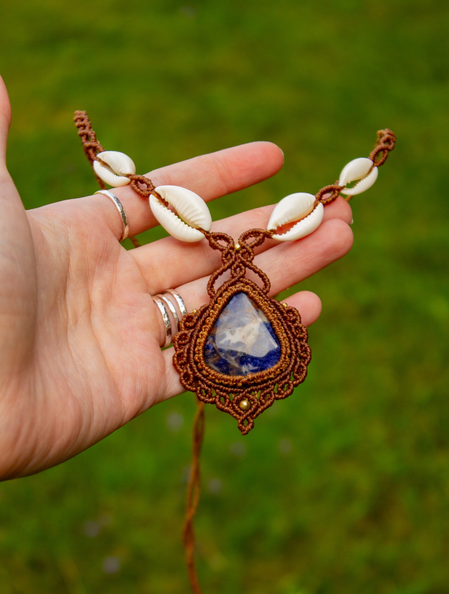 Sodalite & cowrie shells macrame necklace