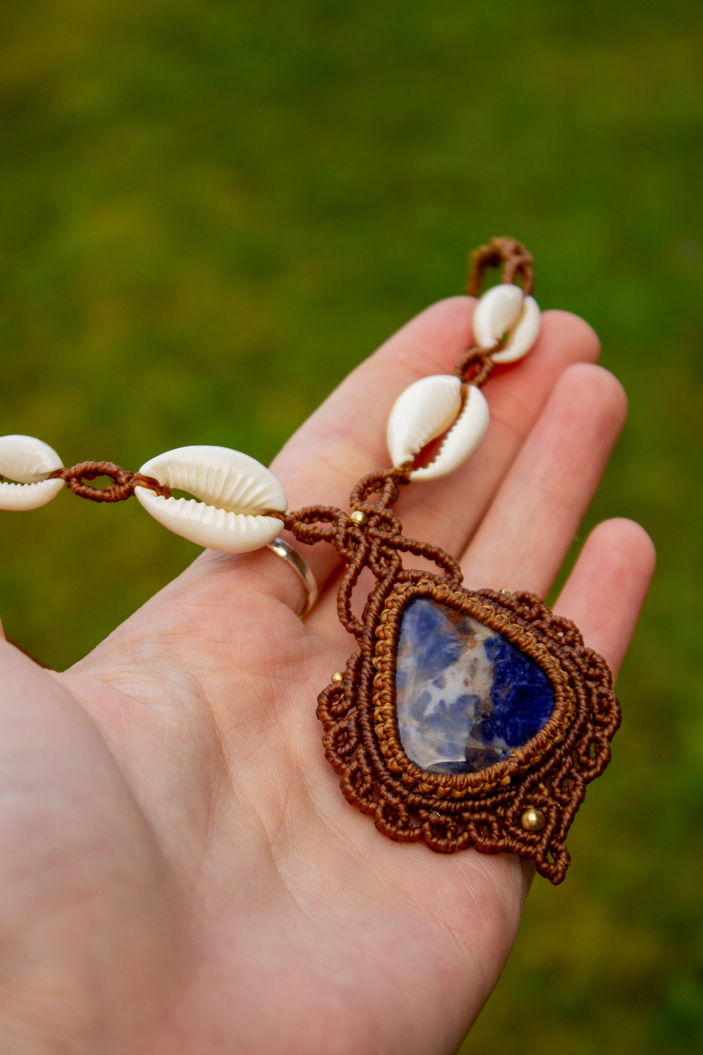 Sodalite & cowrie shells macrame necklace