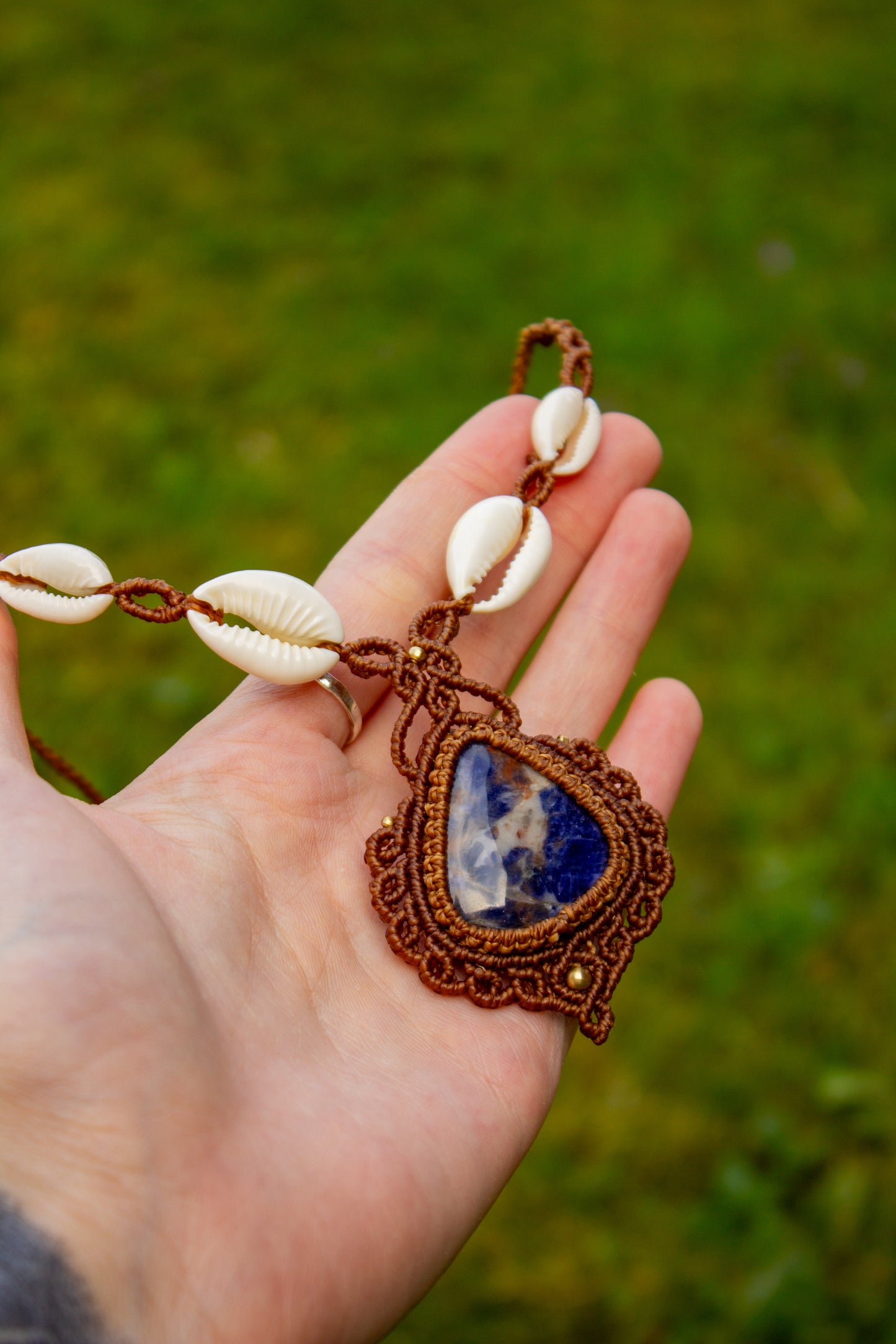Sodalite & cowrie shells macrame necklace