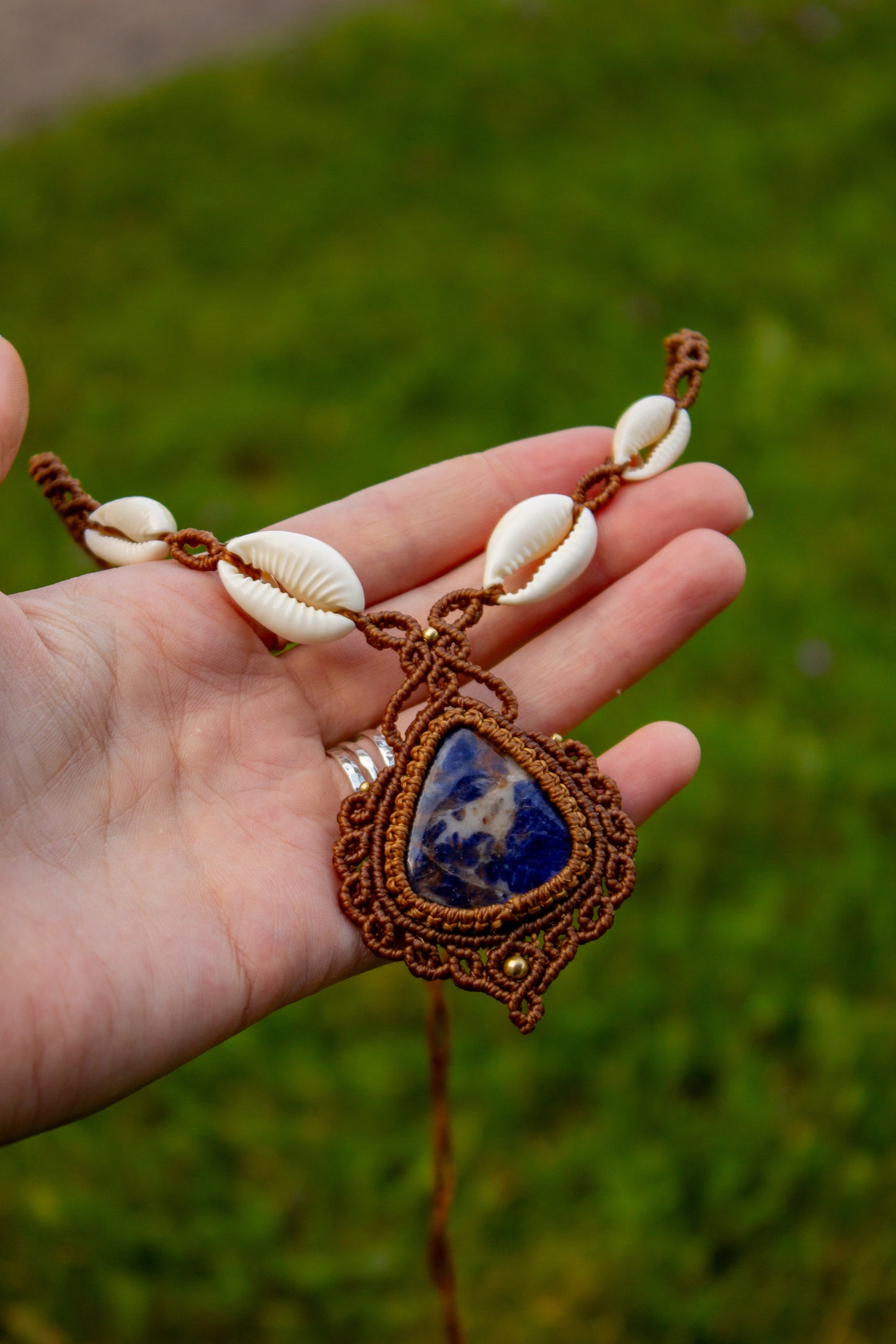 Sodalite & cowrie shells macrame necklace