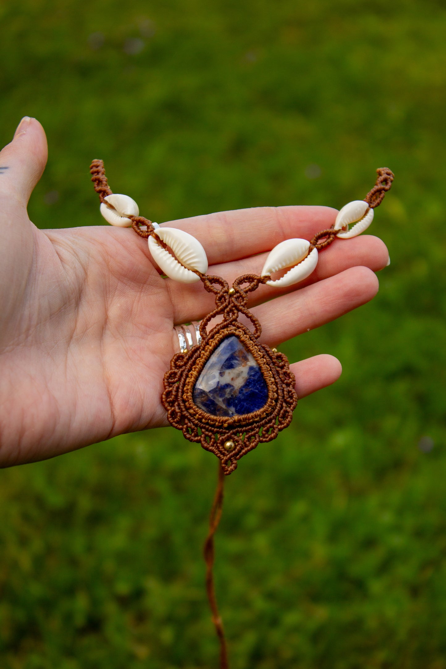 Sodalite & cowrie shells macrame necklace