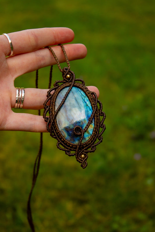 Labradorite macrame necklace
