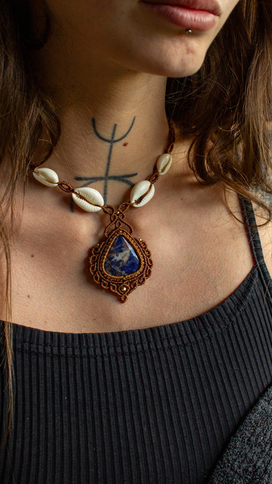 Sodalite & cowrie shells macrame necklace