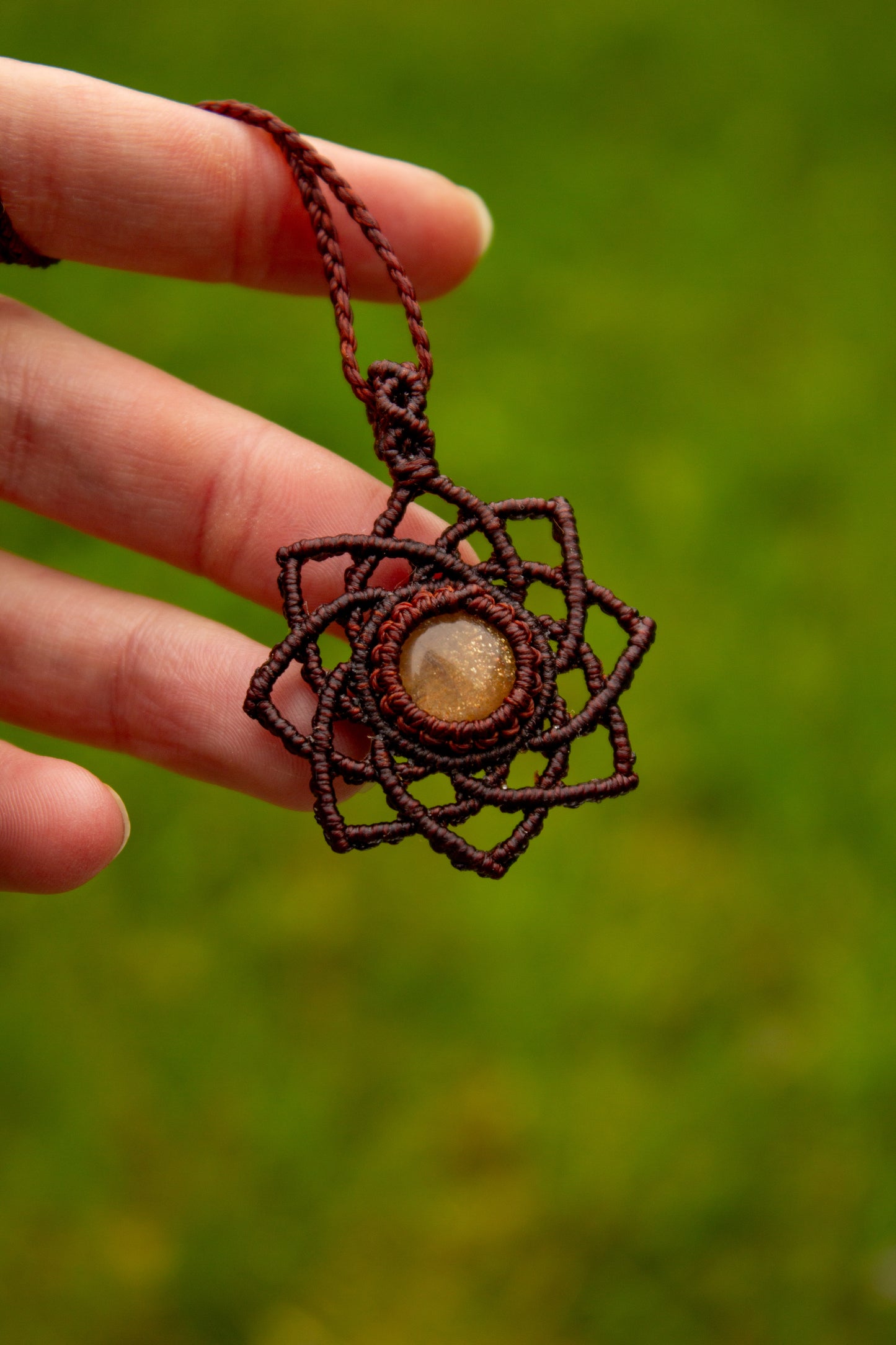 Confetti Sunstone macrame necklace