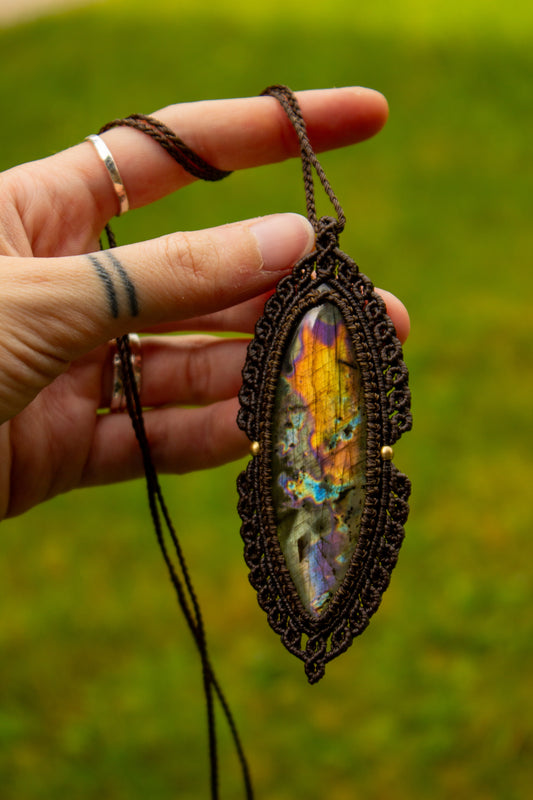 Labradorite macrame necklace