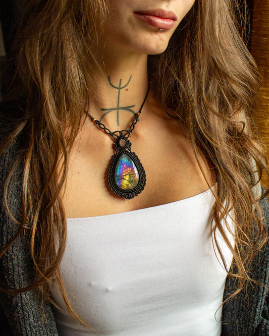 Rose Quartz & Labradorite macrame necklace