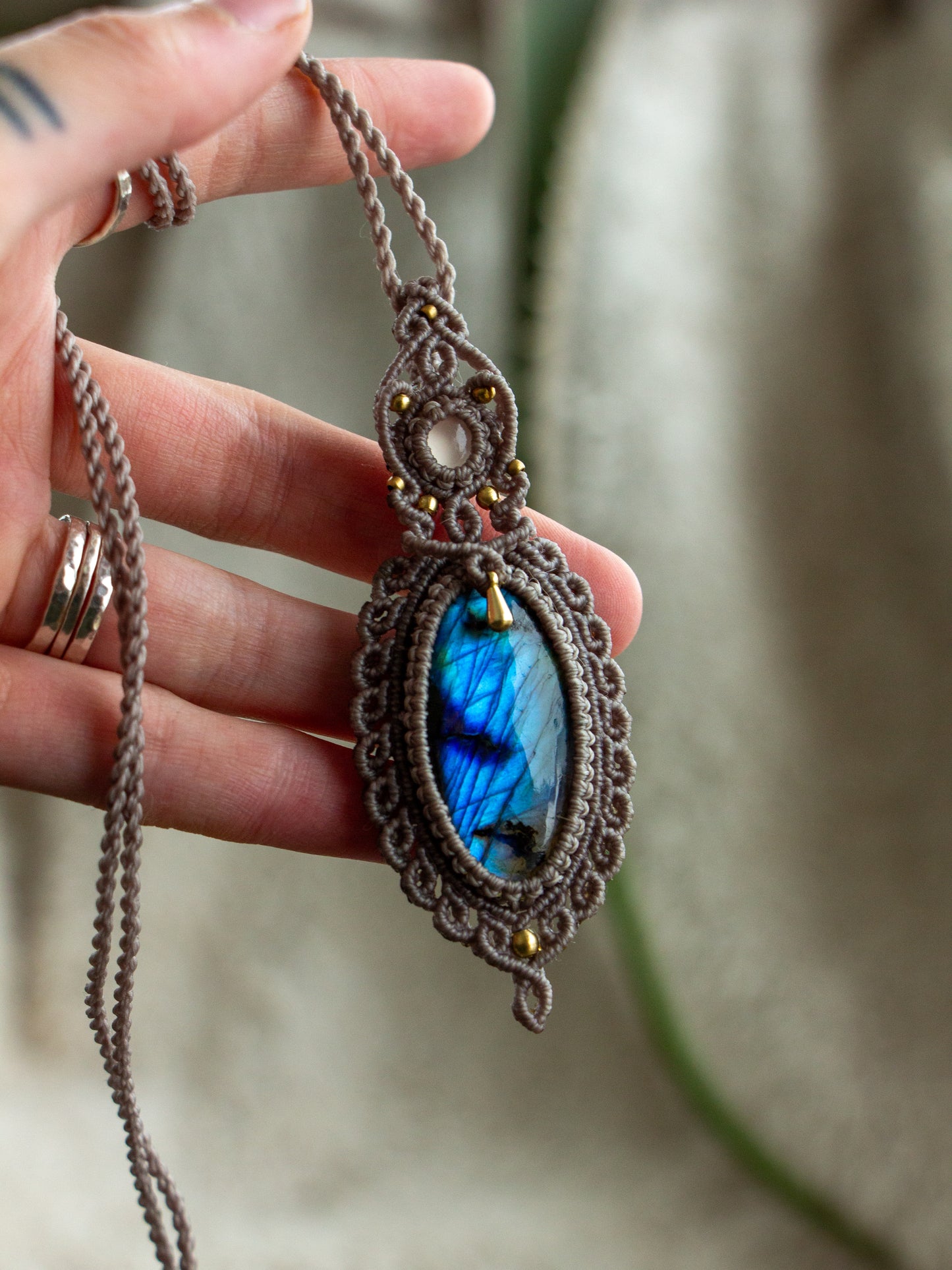 Grey Moonstone & Labradorite macrame necklace