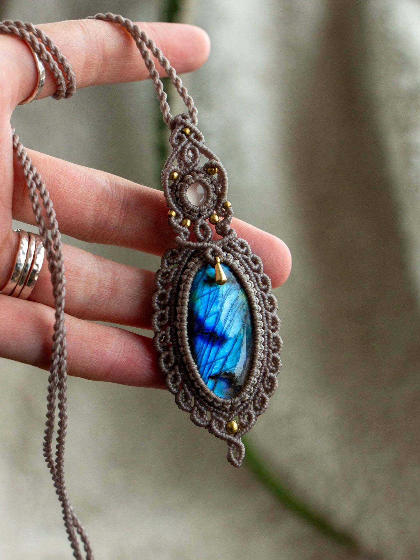 Grey Moonstone & Labradorite macrame necklace