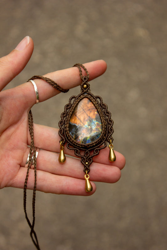 Labradorite macrame necklace