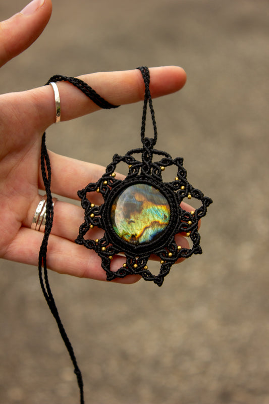 Labradorite macrame necklace