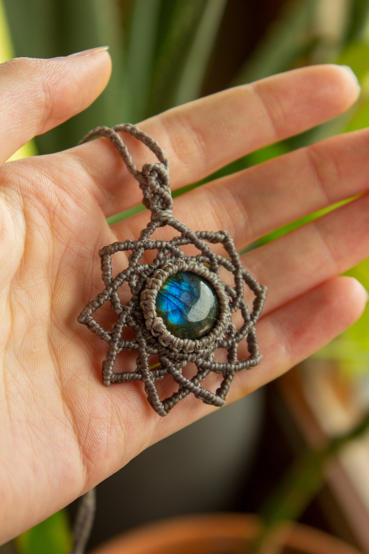 Manila • Labradorite macrame necklace