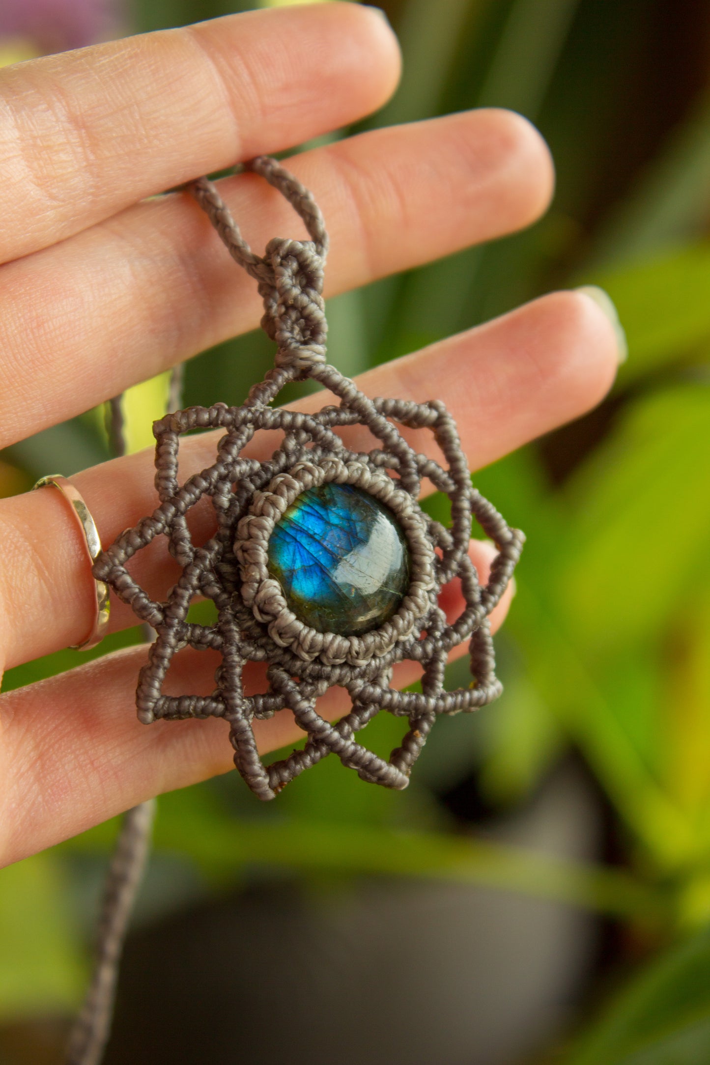 Manila • Labradorite macrame necklace