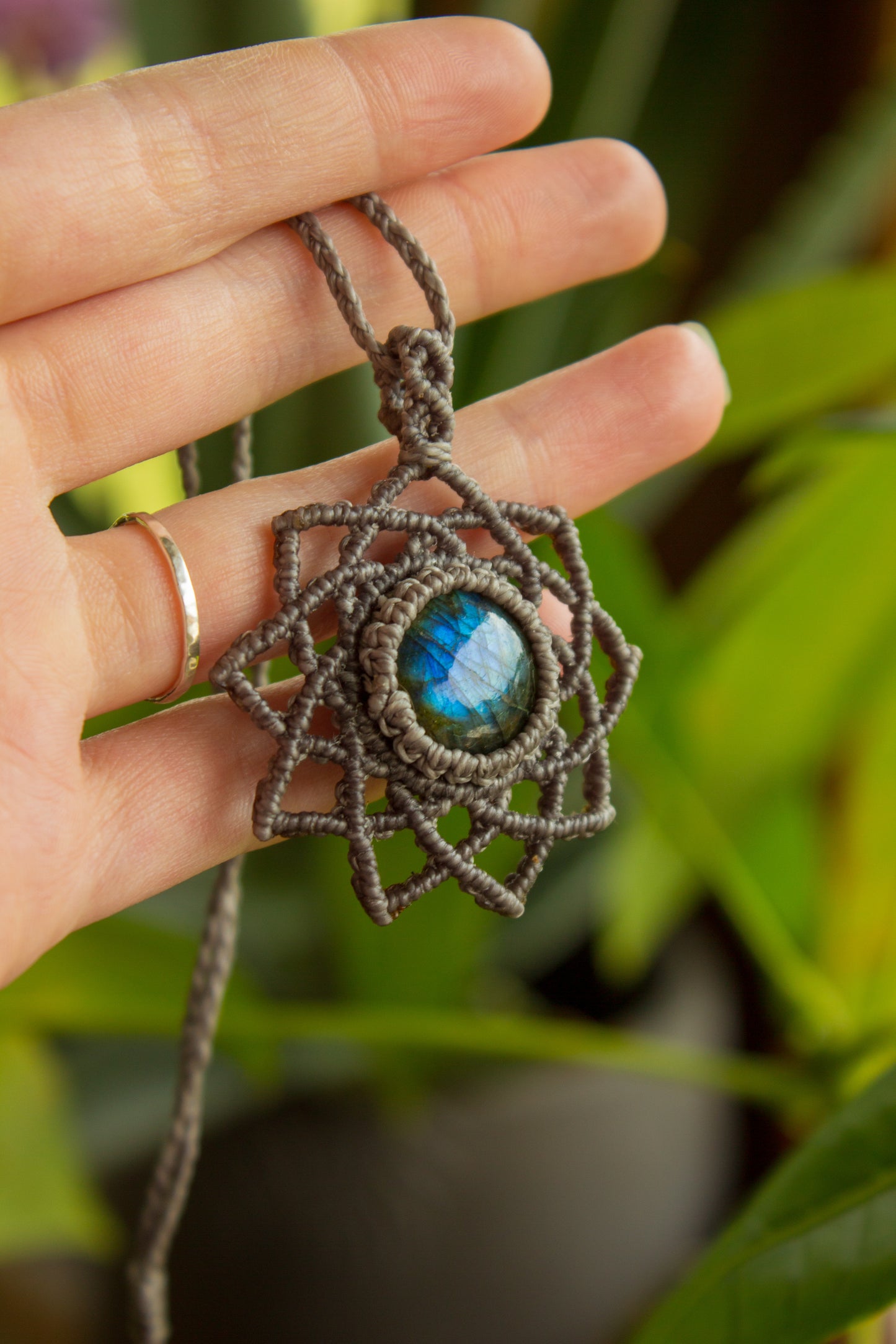 Manila • Labradorite macrame necklace