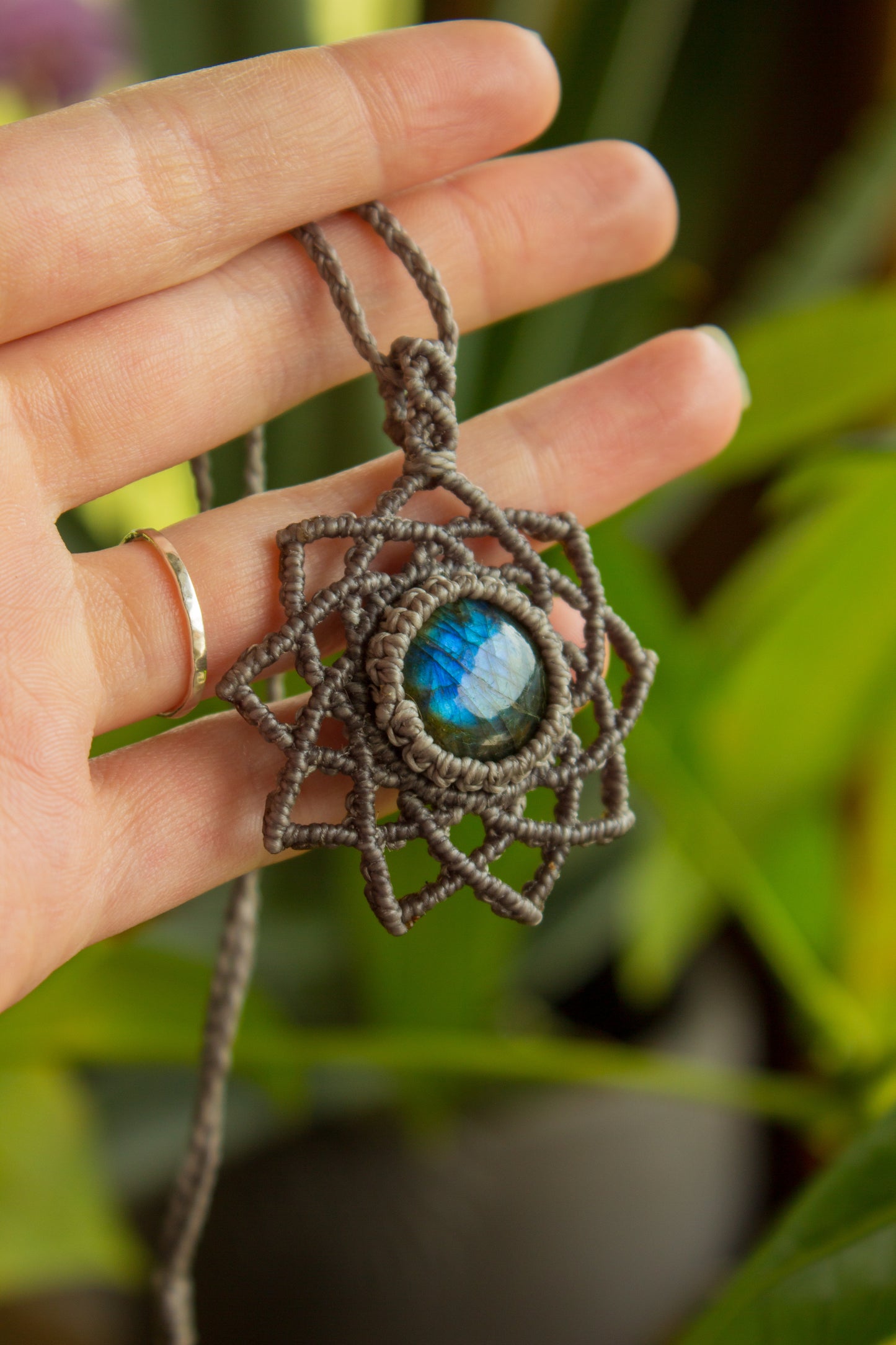 Manila • Labradorite macrame necklace