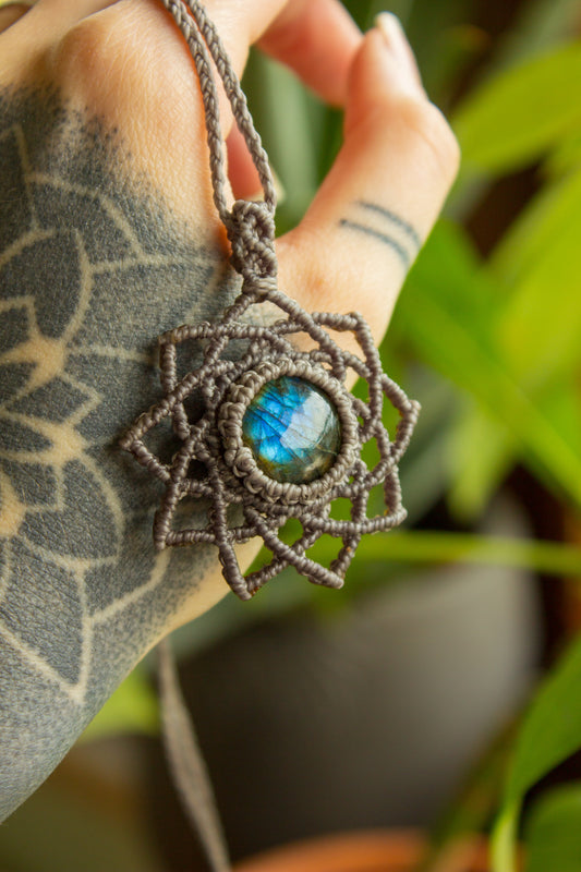 Manila • Labradorite macrame necklace