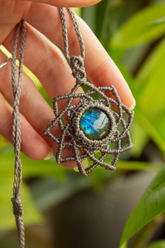Manila • Labradorite macrame necklace