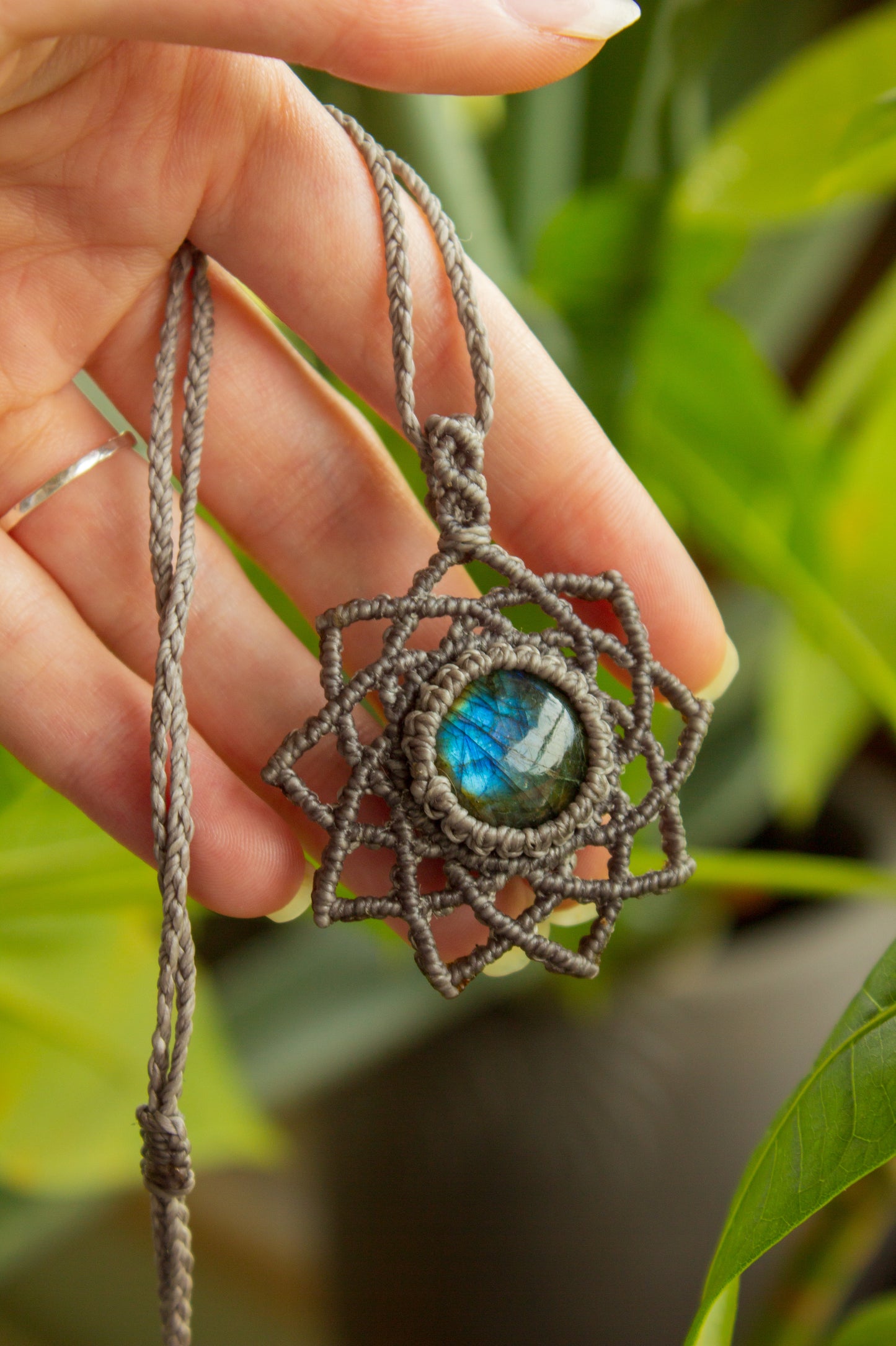 Manila • Labradorite macrame necklace