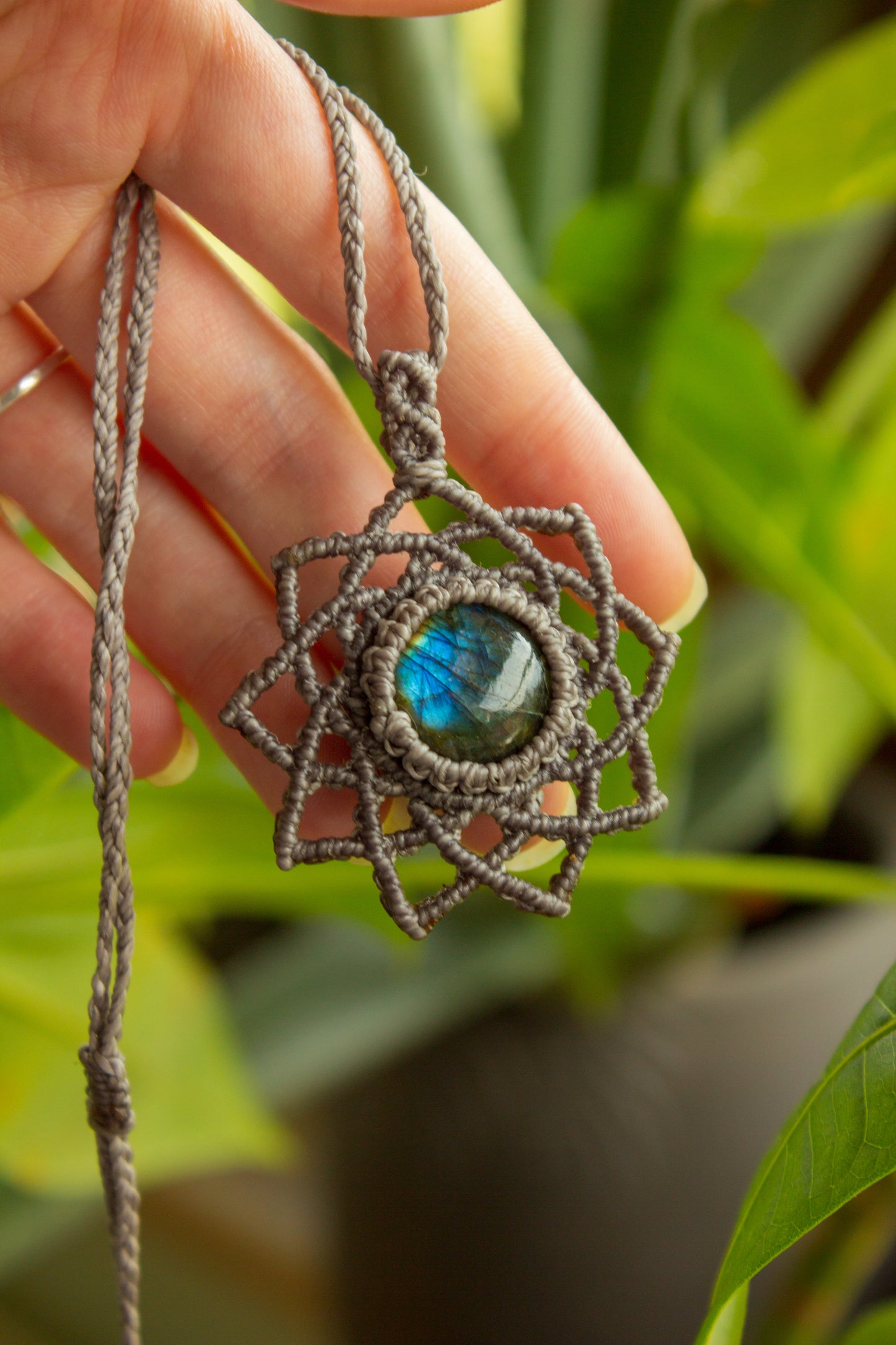 Manila • Labradorite macrame necklace