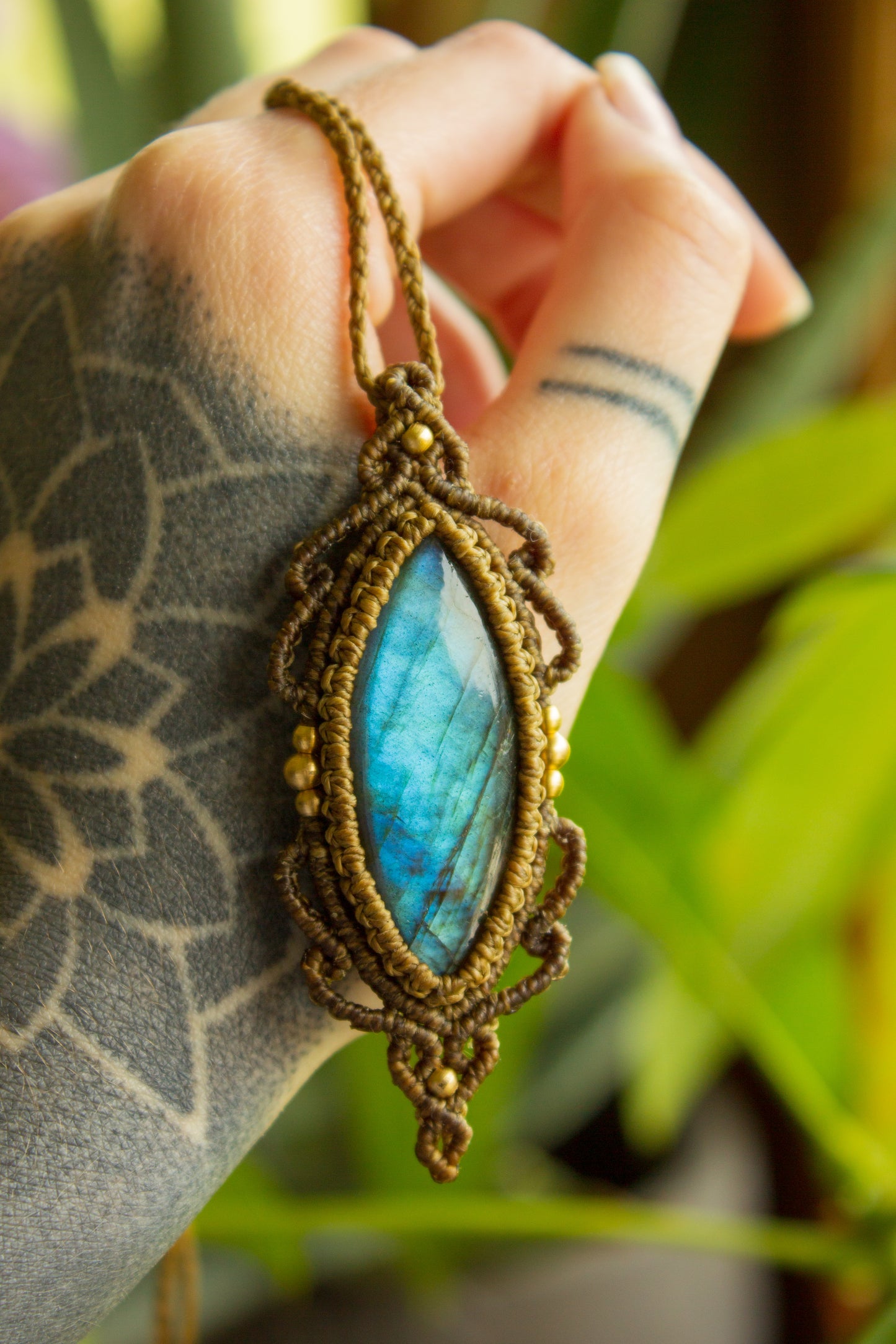 Caracas • Labradorite macrame necklace