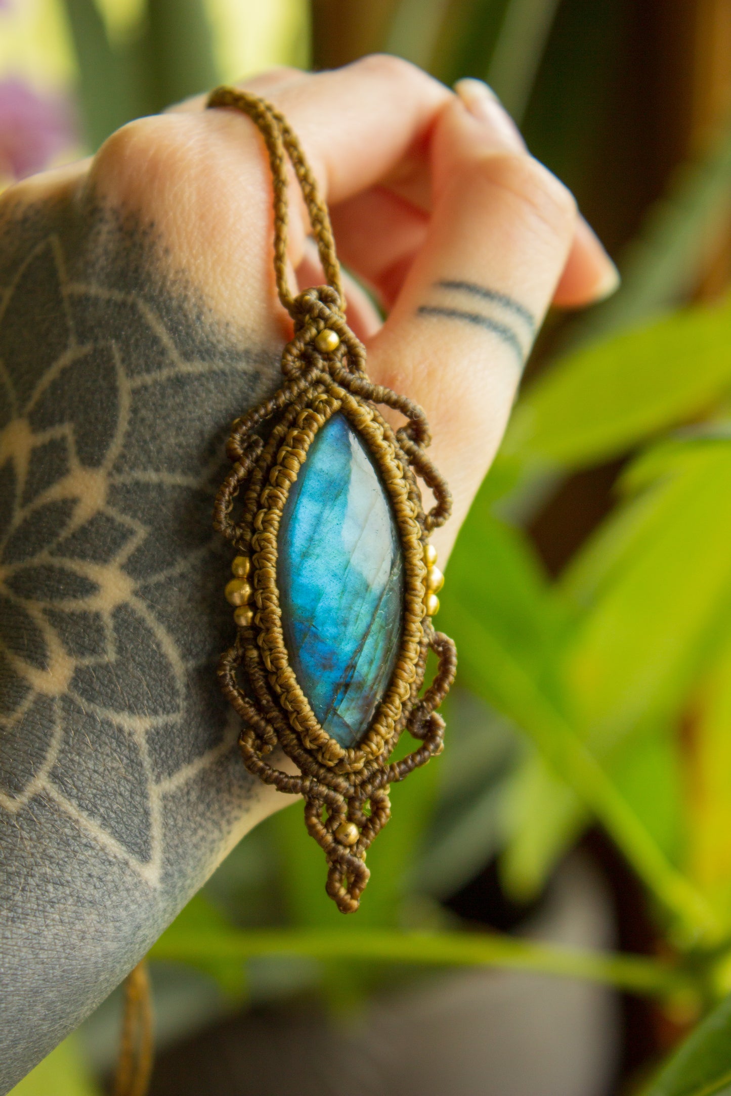Caracas • Labradorite macrame necklace