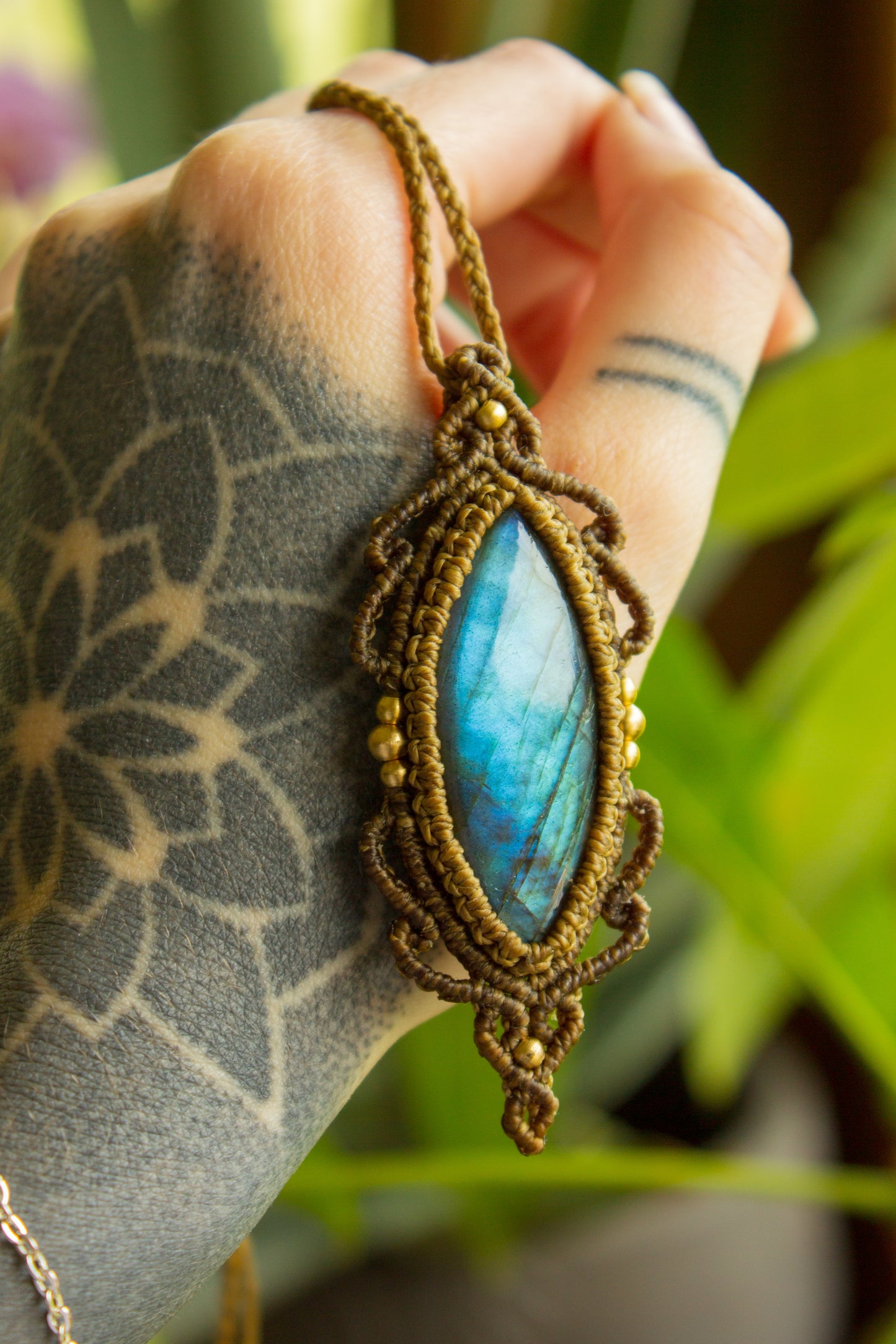 Caracas • Labradorite macrame necklace