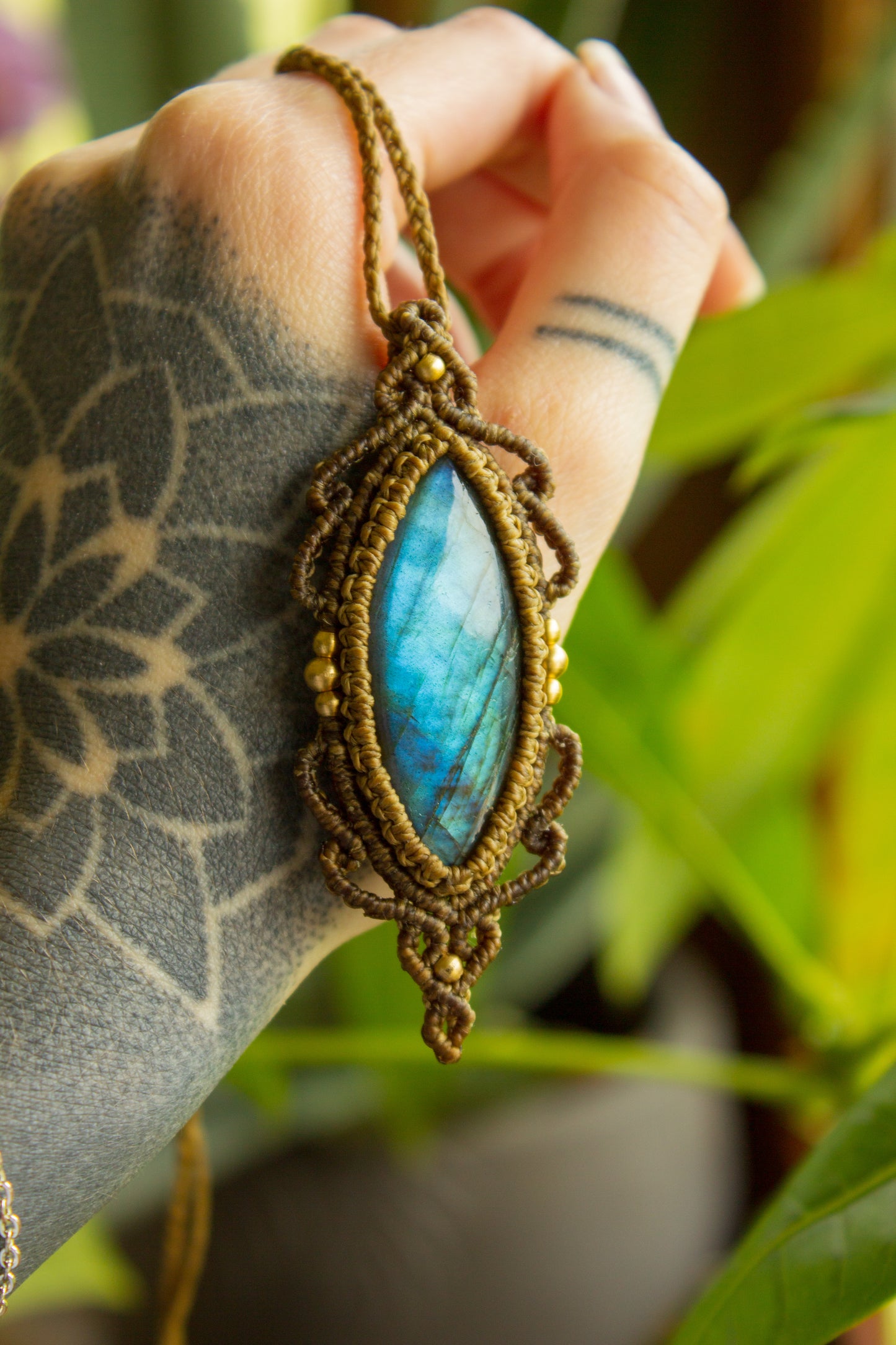 Caracas • Labradorite macrame necklace
