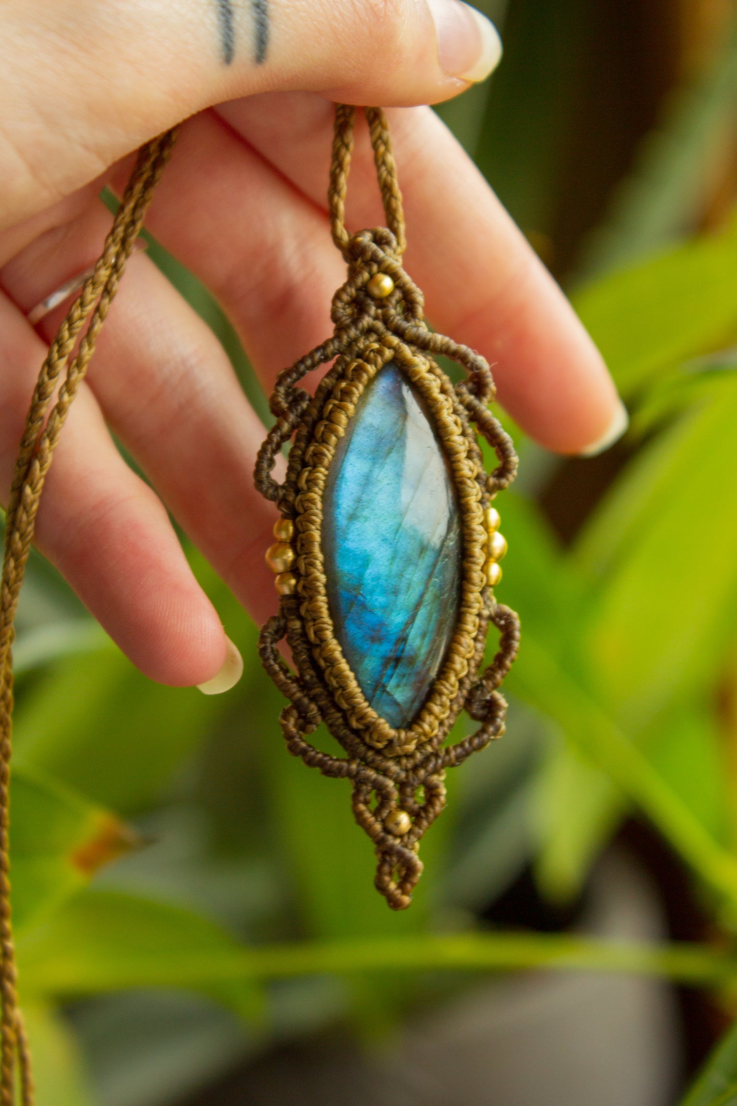 Caracas • Labradorite macrame necklace