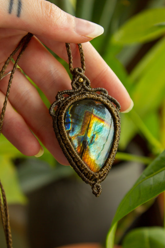 Bangalore • Labradorite macrame necklace