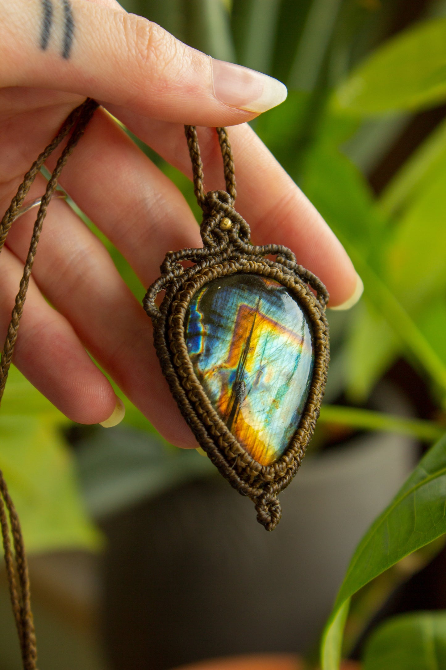 Bangalore • Labradorite macrame necklace