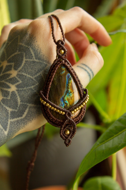 Cairo • Labradorite macrame necklace