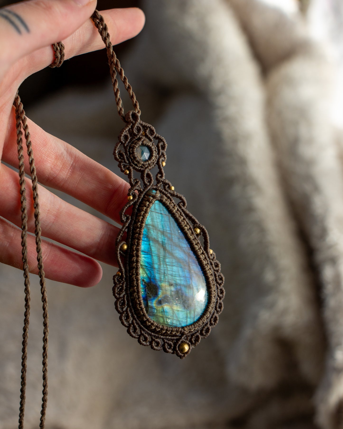 Moss Agate & Labradorite macrame necklace