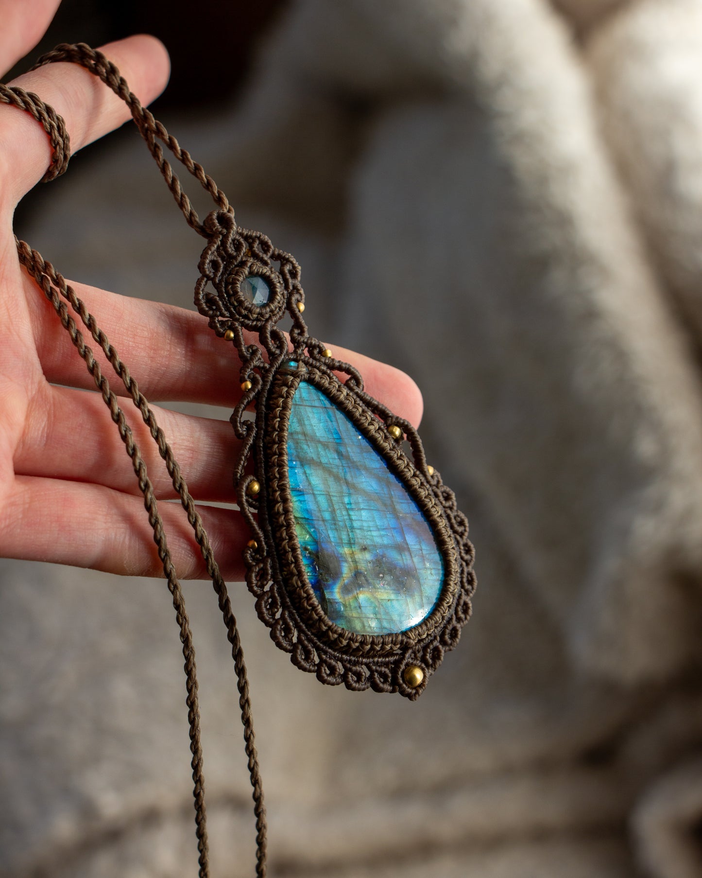 Moss Agate & Labradorite macrame necklace
