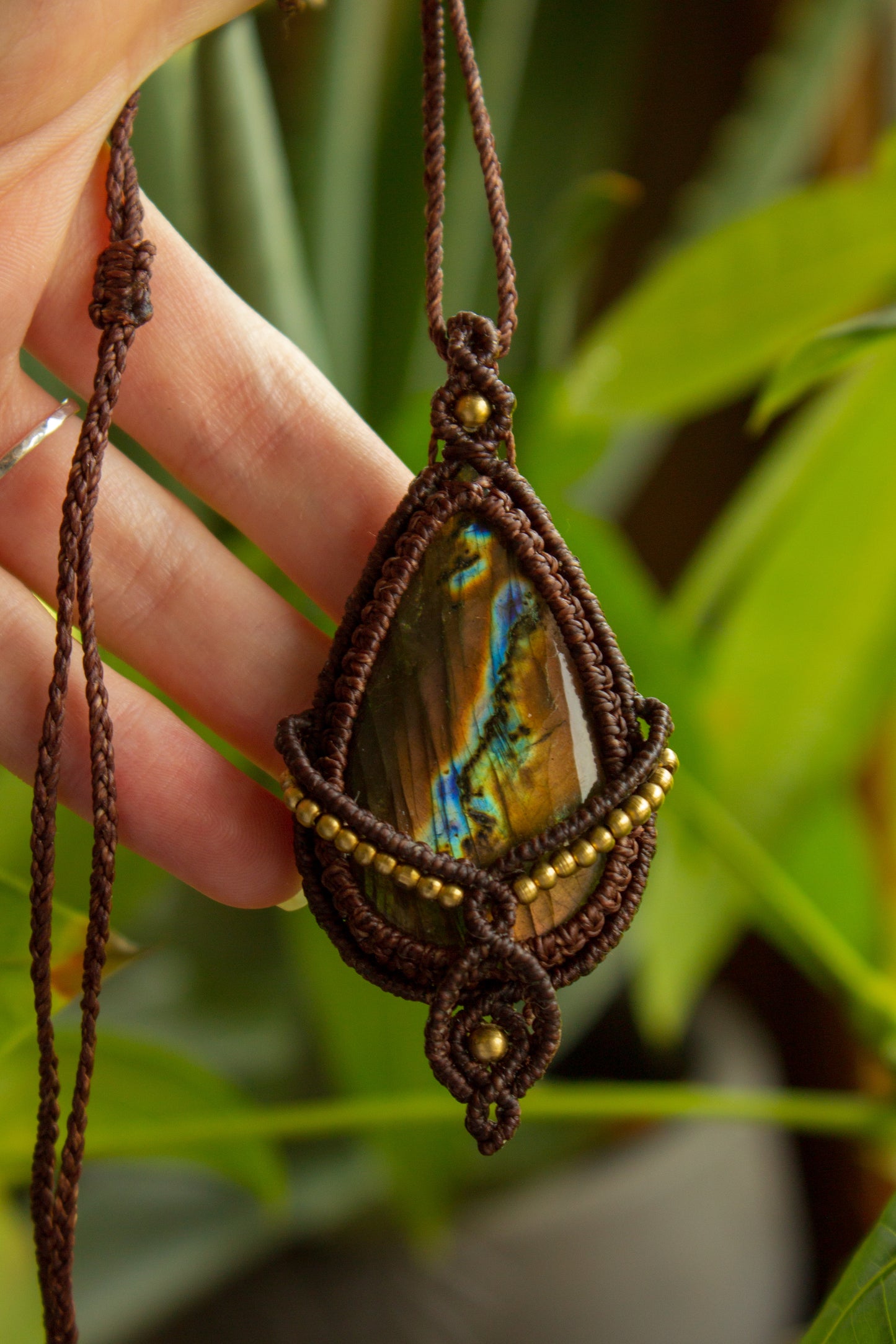 Cairo • Labradorite macrame necklace