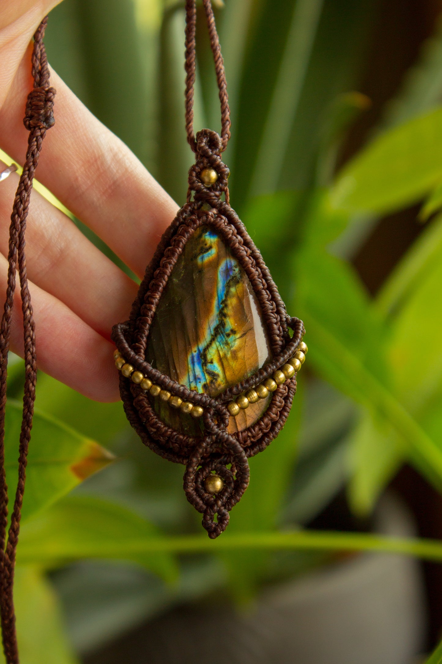 Cairo • Labradorite macrame necklace